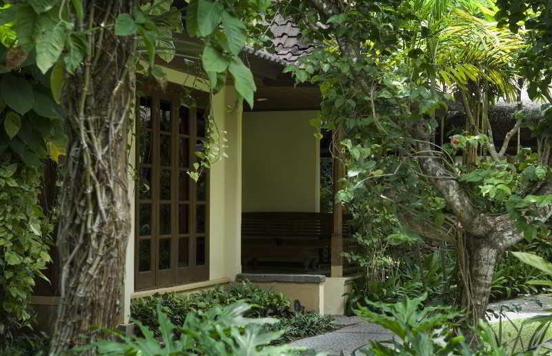 Hotel Puri Bambu Джимбаран Экстерьер фото