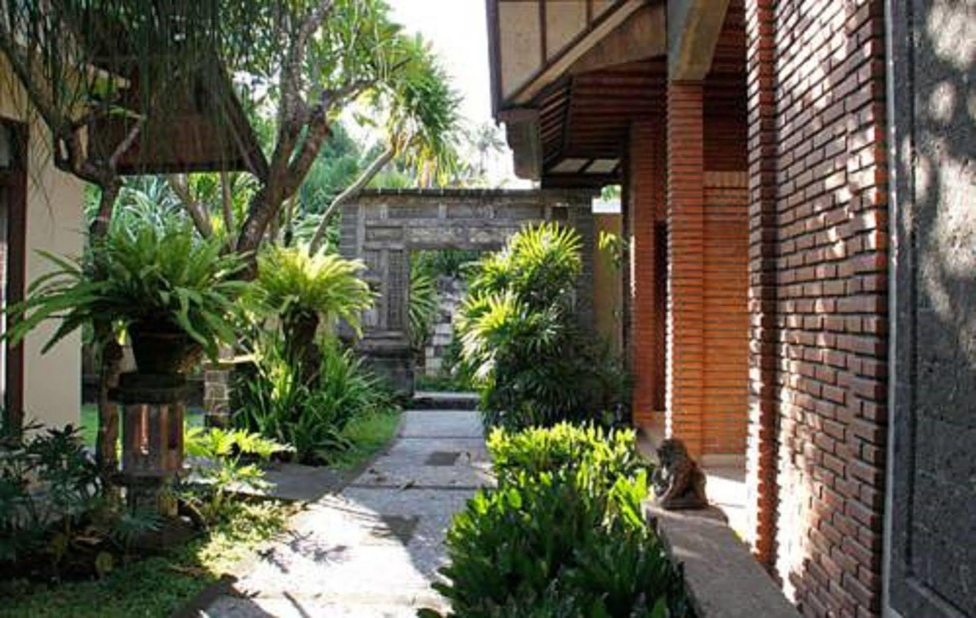 Hotel Puri Bambu Джимбаран Экстерьер фото